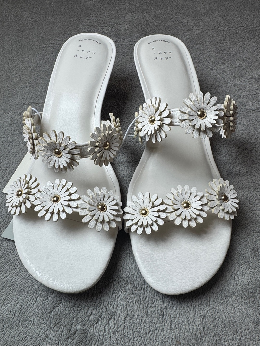 a new day White Floral Daisy Slide Sandals - Women